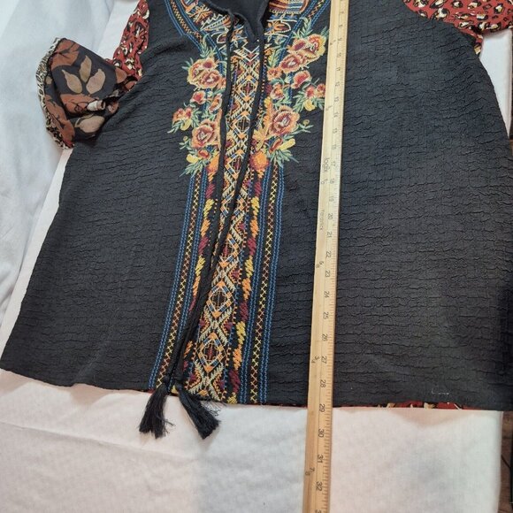 Calessa Women's Tunic Size 2X Floral Embroidered Top Black Animal Print (53) - Picture 5 of 10